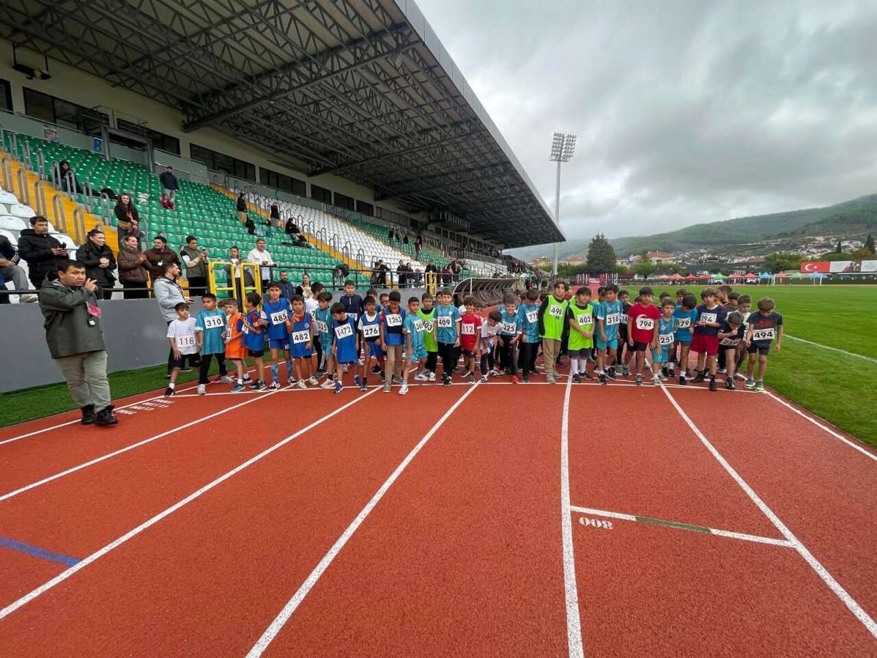 Muğla Atatürk Stadyumu’nda Cumhuriyet Coşkusu: 316 Sporcu Pistte Buluştu 1